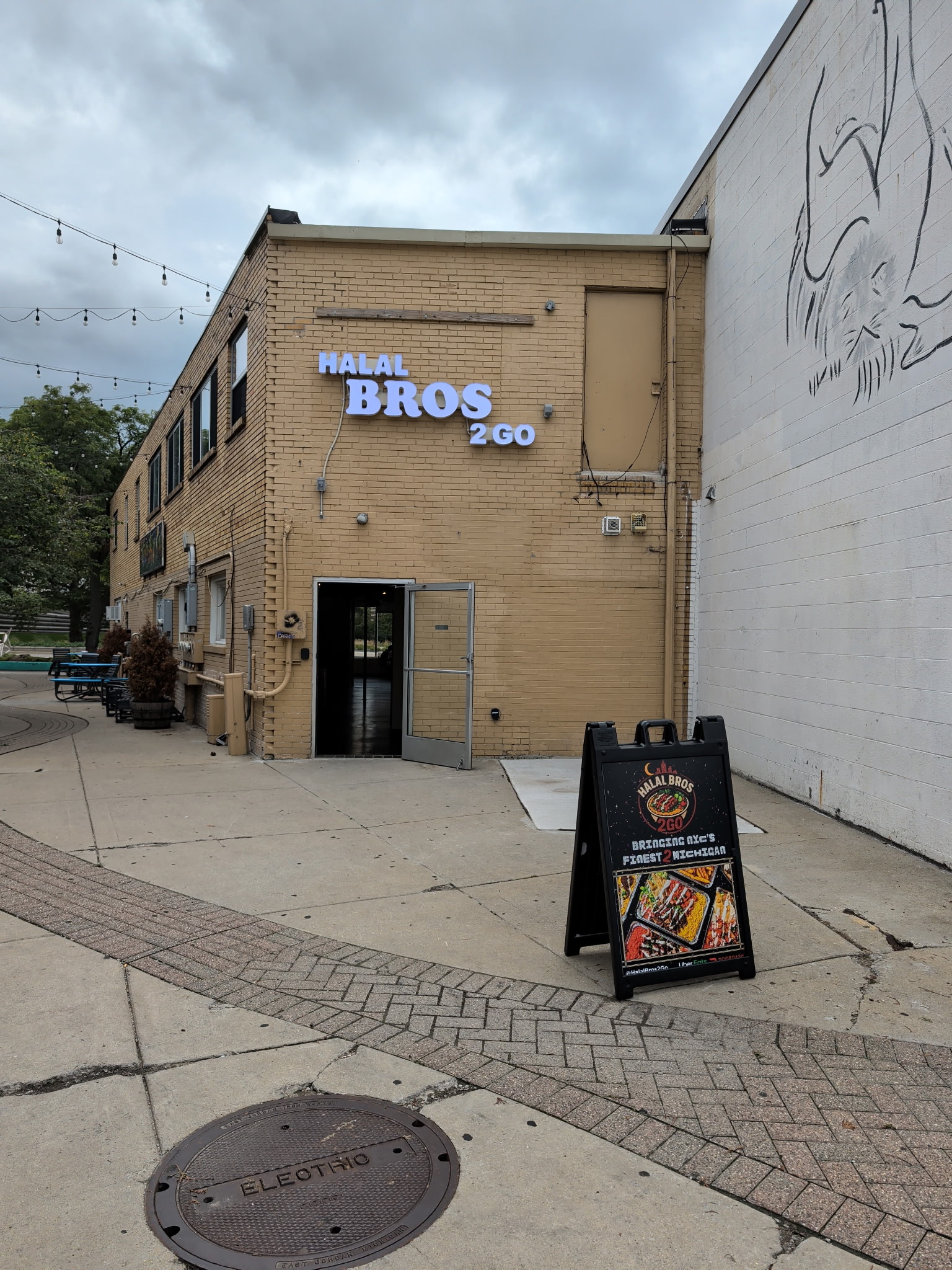 Halal Bros 2 Go — photo