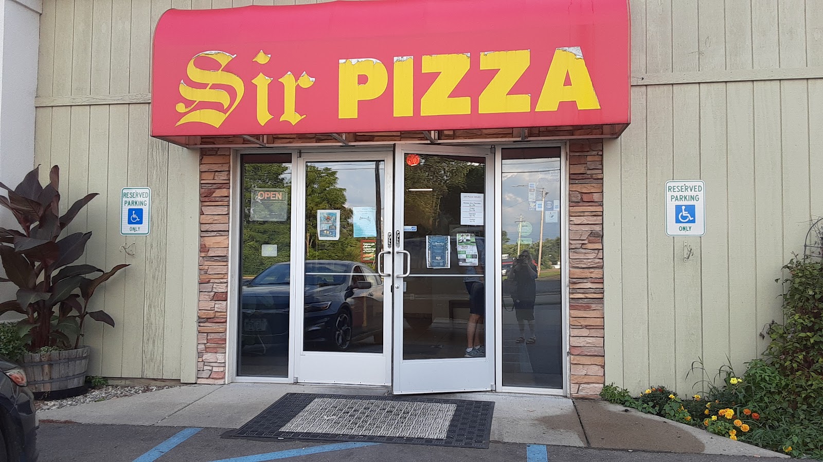 Sir Pizza in East Lansing